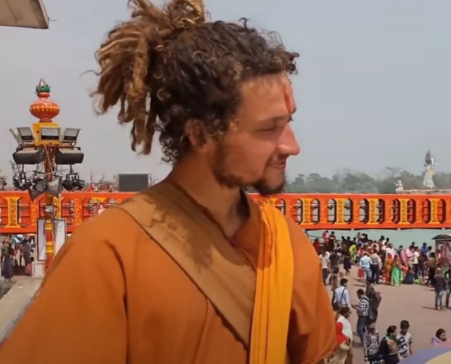 Photo of हिंदू धर्म-अध्यात्म की खोज में स्विट्जरलैंड से भारत पैदल: 18 देश, 6000 km, योग की जगा रहे अलख by Pooja Tomar Kshatrani