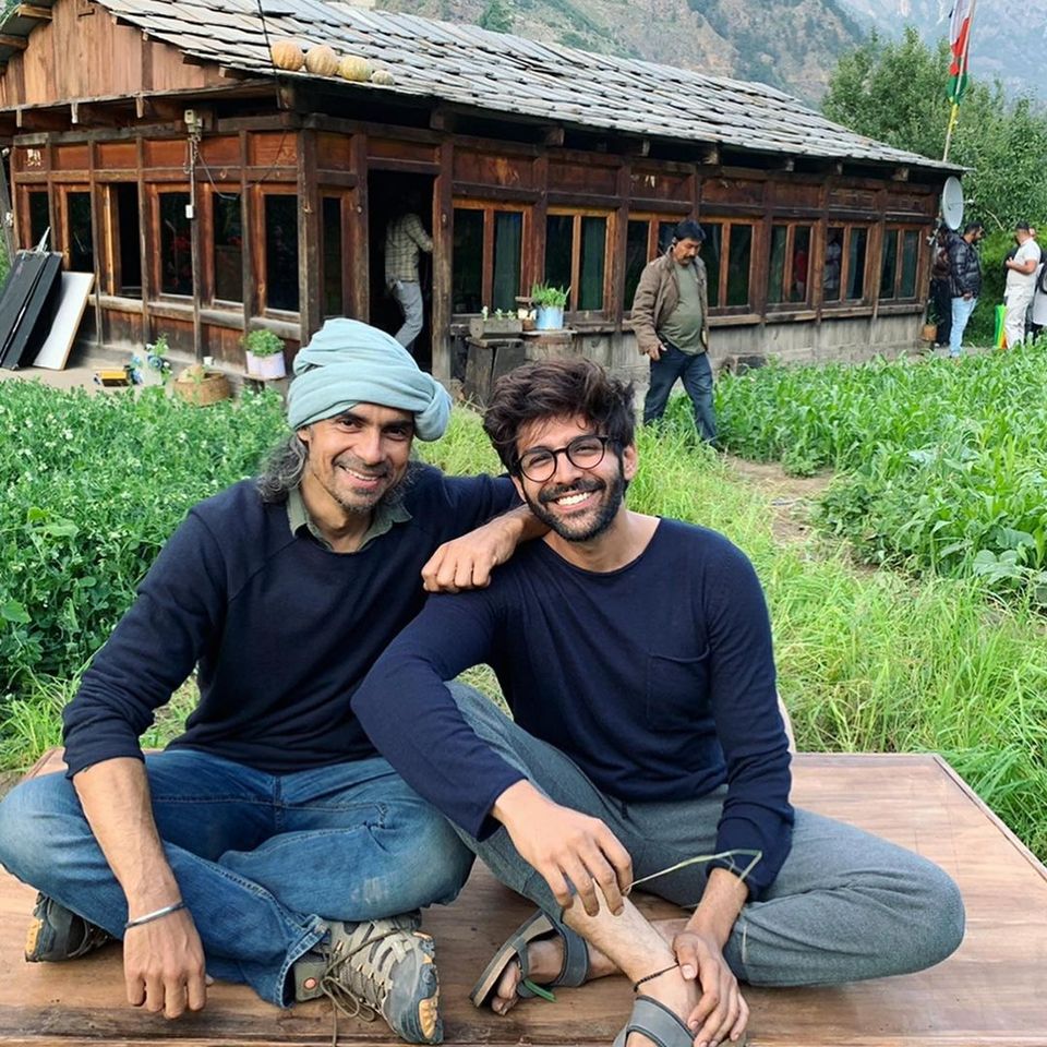 Photo of हिमाचल के इस अनोखे गांव में फिल्माया गया है "लव आज कल 2" का क्लाइमेक्स सीन by Pooja Tomar Kshatrani