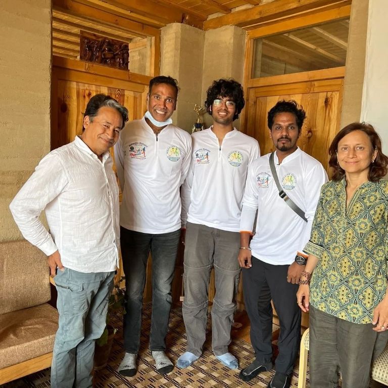Photo of Record : 44 वर्षीय महेंद्र महाजन ने मनाली-लेह मार्ग पर 430 किलोमीटर दौड़कर बनाया रिकॉर्ड by Pooja Tomar Kshatrani