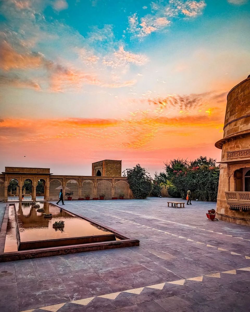 Photo of सूर्यगढ़ पैलेस : जहाँ सिद्धार्थ और कियारा ने लिए साथ फेरे, जानें इस आलीशान पैलेस की खासियत by Pooja Tomar Kshatrani