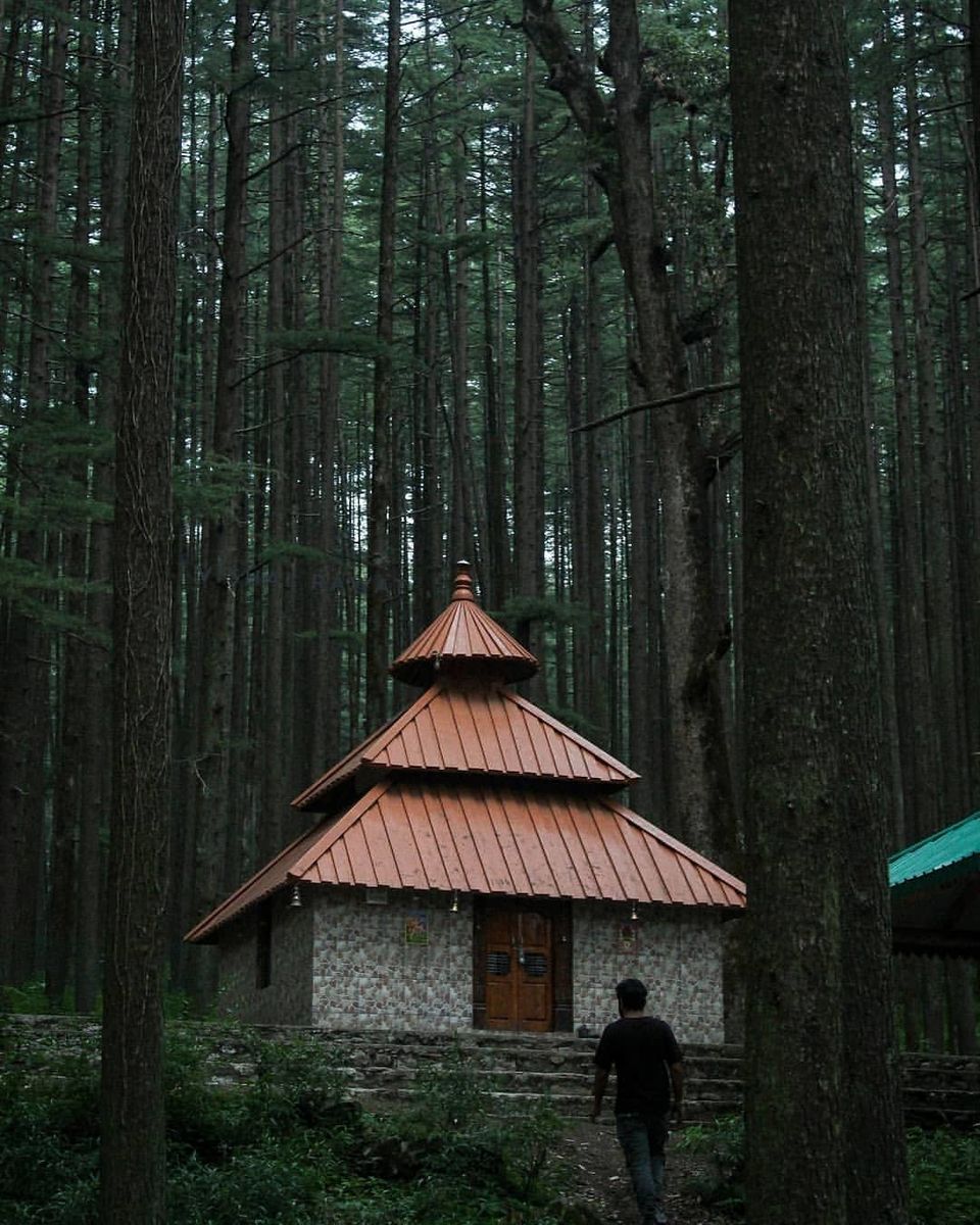 Photo of उत्तराखंड का ऐसा मंदिर जहां शिवजी ने क्रोधित होकर बनाया जंगल, देखने में लगता है हिडिम्बा टेम्पल जैसा by Pooja Tomar Kshatrani