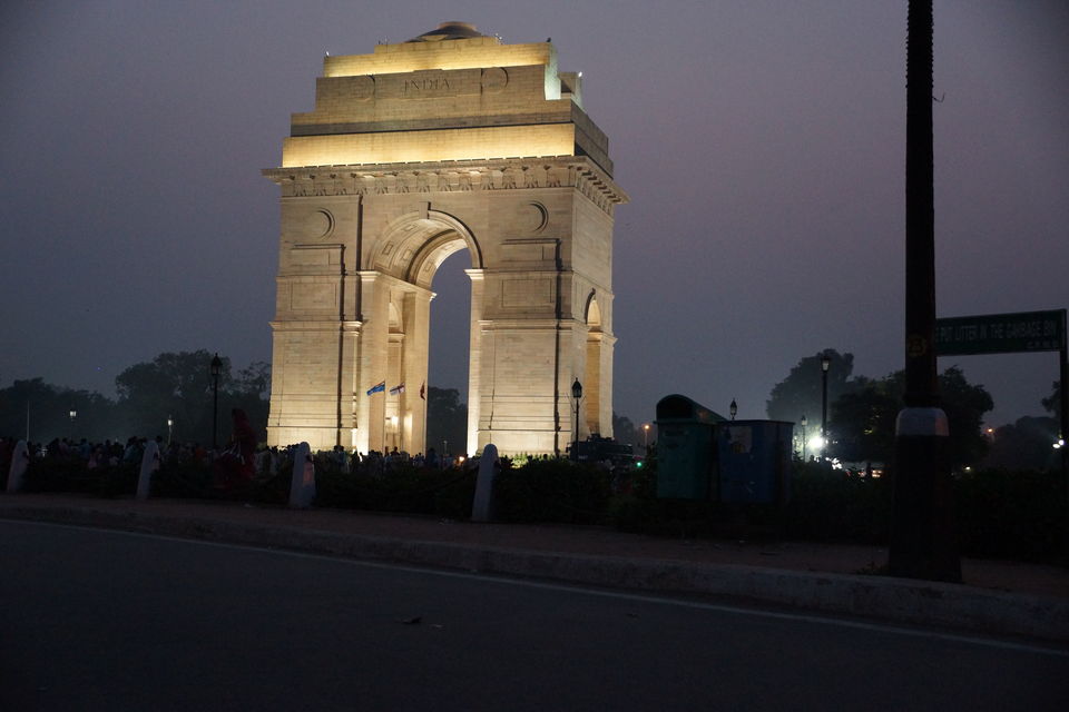 Photo of Yeh dilli hai mere yaar, Bas ishq mohabbat pyaar.. 14/20 by Vishnu Unnithan