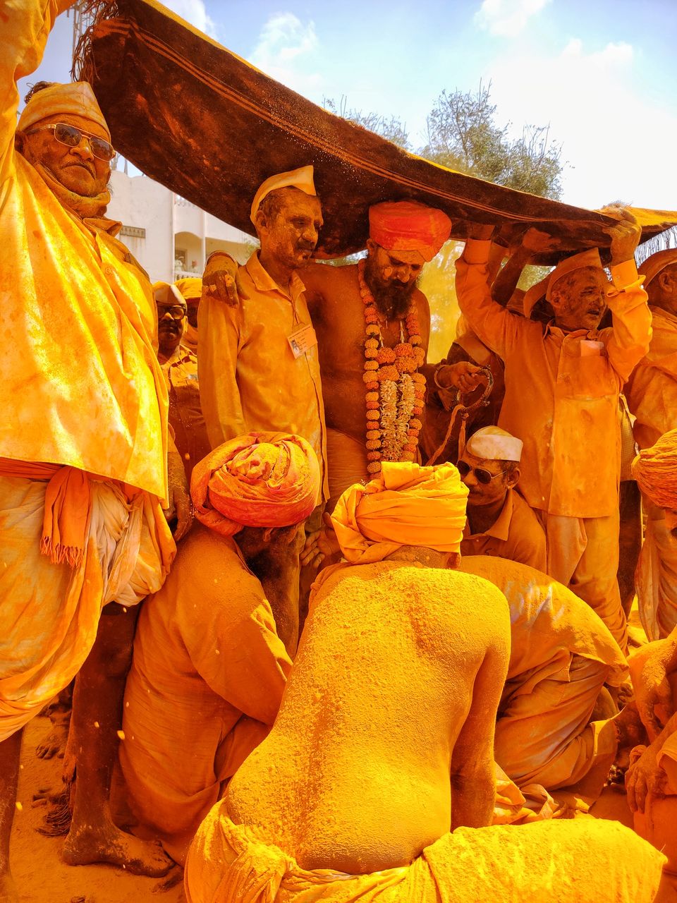Photo of This Town In Maharashtra Turns Yellow Each October & These Pictures Are Nothing Less Than Splendid! by Aakash Vishwakarma