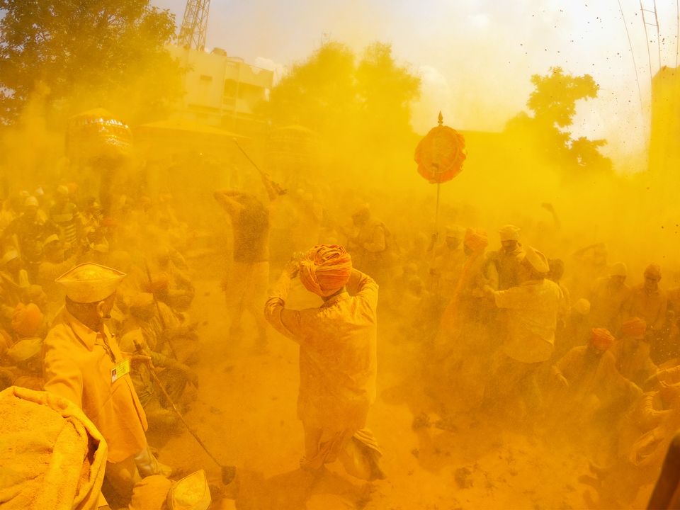 Photo of This Town In Maharashtra Turns Yellow Each October & These Pictures Are Nothing Less Than Splendid! by Aakash Vishwakarma