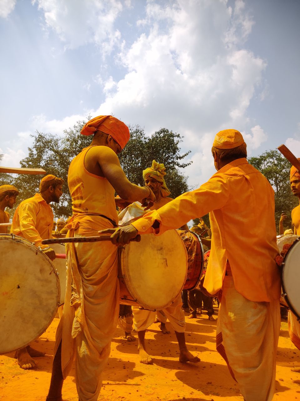 Photo of This Town In Maharashtra Turns Yellow Each October & These Pictures Are Nothing Less Than Splendid! by Aakash Vishwakarma