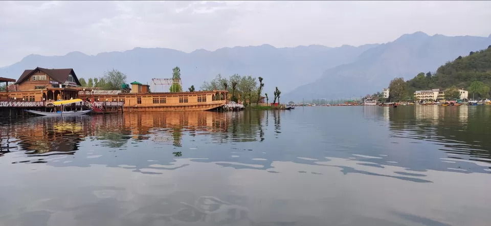 Photo of Dal Lake by Priya Kotecha