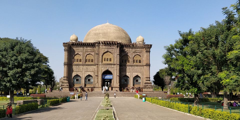 Photo of Gol Gumbaz, Jadar Galli, Vijayapura, Karnataka, India by Neetu Banthia
