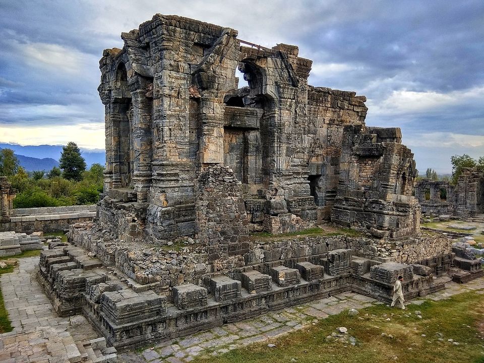 Photo of मार्तण्ड सूर्य मंदिर, अनंतनाग, कश्मीर by Roaming Mayank