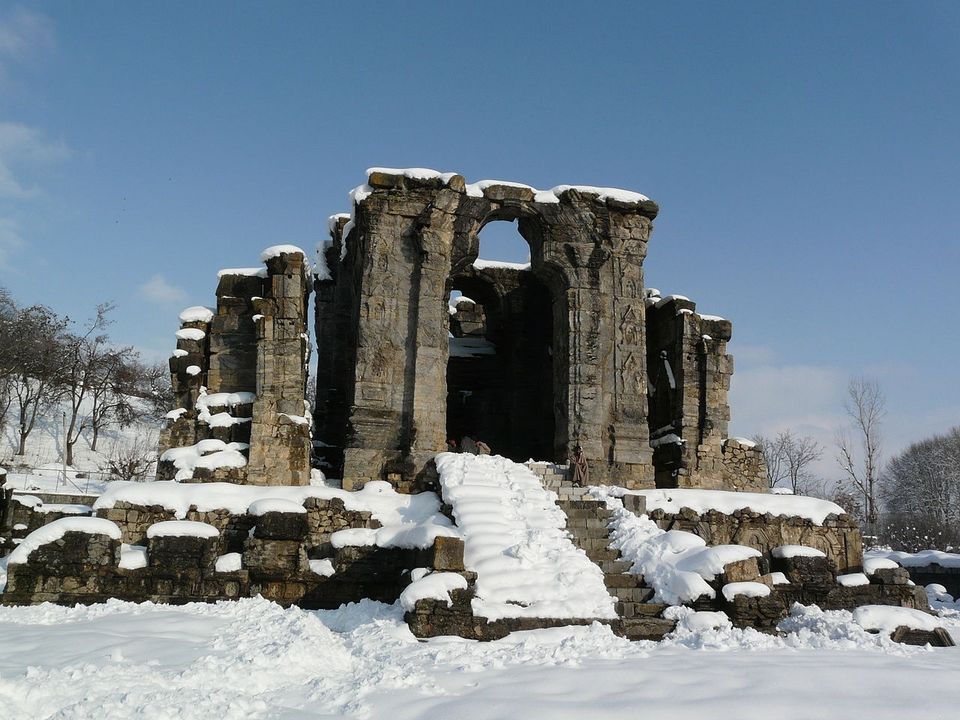Photo of मार्तण्ड सूर्य मंदिर, अनंतनाग, कश्मीर by Roaming Mayank