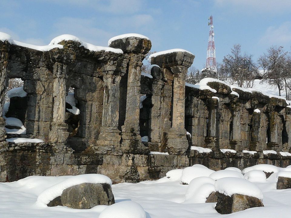 Photo of मार्तण्ड सूर्य मंदिर, अनंतनाग, कश्मीर by Roaming Mayank