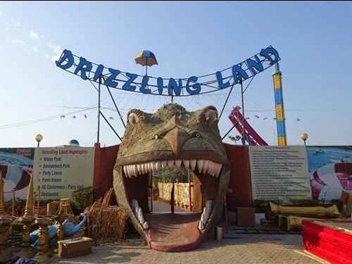 Photo of Drizzling Land Water and Amusement Park, Morta, Ghaziabad, Uttar Pradesh, India by Roaming Mayank