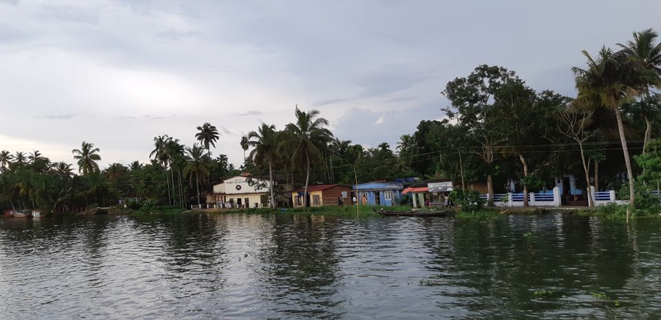 Photo of Punnamada Lake, Alappuzha, Kerala by sudersan