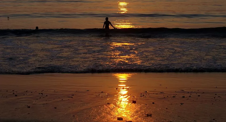 Photo of Juhu Beach, Mumbai, Maharashtra, India by Prateek Dham