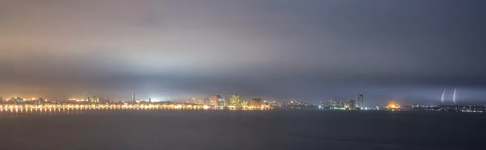 Photo of Marine Drive, Mumbai, Maharashtra, India by Prateek Dham
