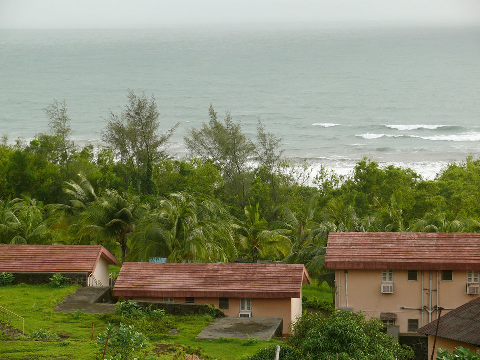 Photo of No Time Or Money For Goa? At ₹500 Per Head, Stay At This Beachside Weekend Retreat In Ganpatipule 2/3 by Prateek Dham