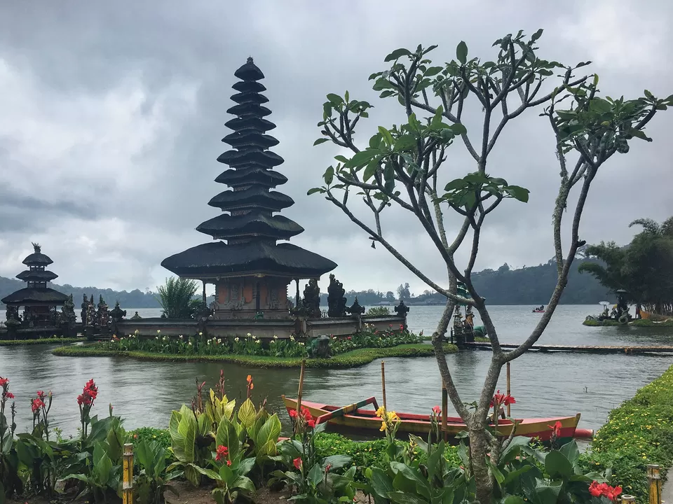 Photo of Pura Ulun Danu Bratan, Candikuning, Tabanan Regency, Bali, Indonesia by Prateek Dham