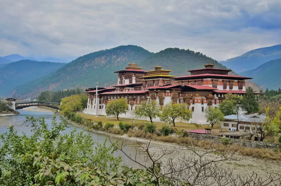 Photo of Punakha Dzong by its_ Jintyr