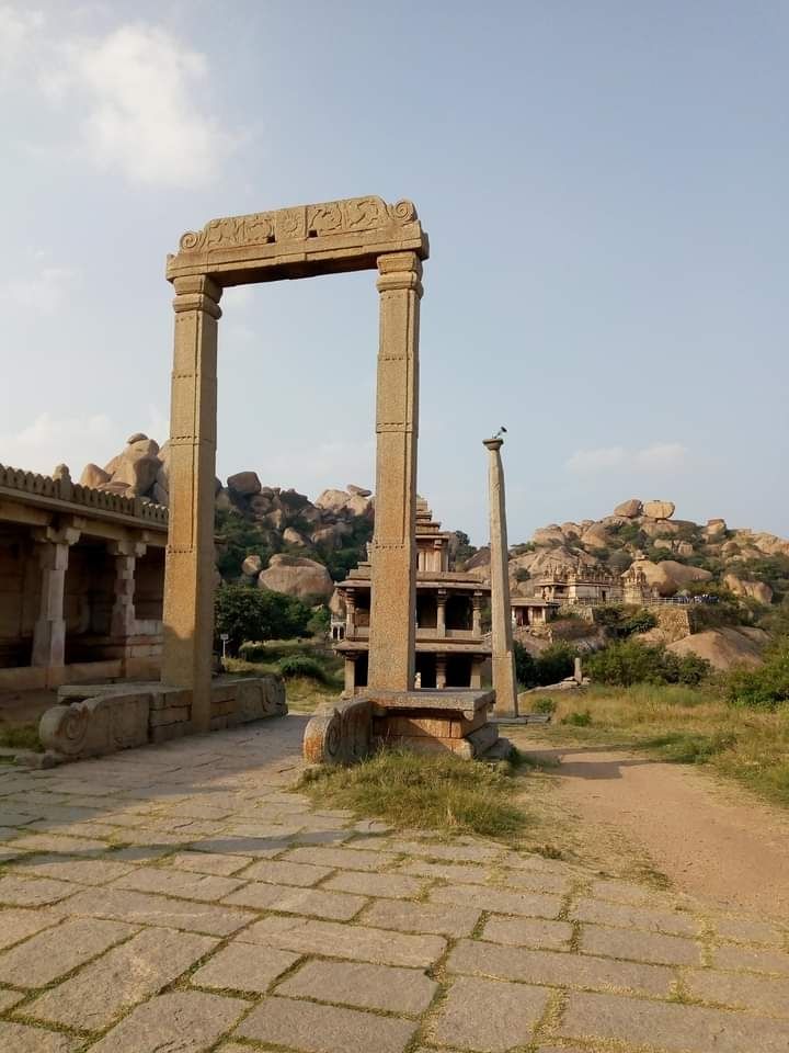 Photo of उंच डोंगरावर सांडलेले दगड by Prashant Dilip Kulkarni