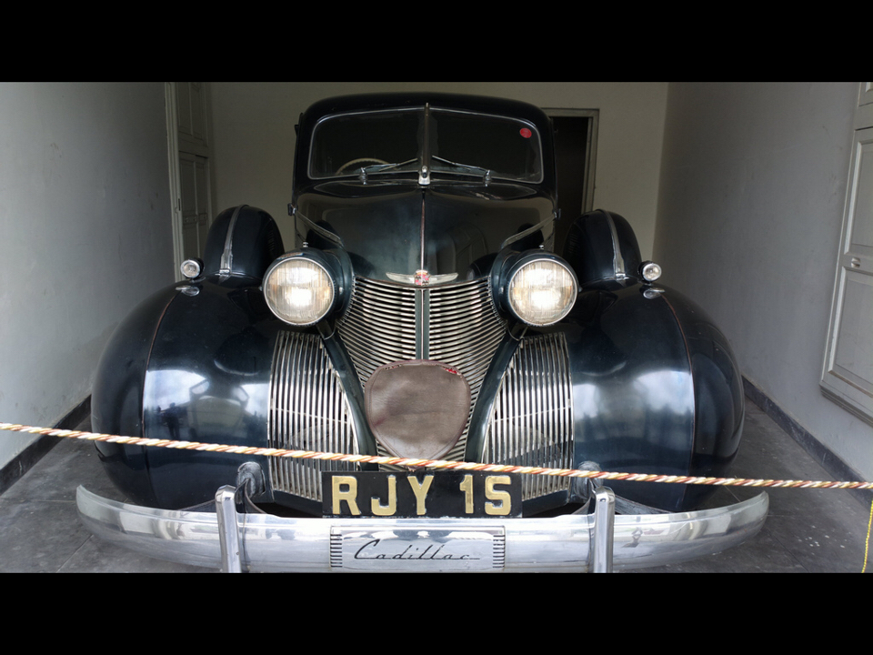 Photo of Vintage Car Collection of Udaipur Maharajah 4/11 by Chendilk
