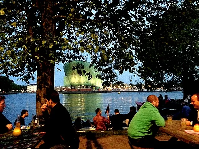 Photo of hannekes boom, Dijksgracht, Oostelijke Eilanden en Kadijken, Amsterdam, The Netherlands by Melissa Adams