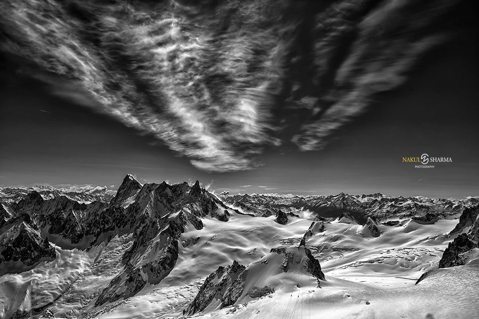 Photo of When I badly needed gloves at 3842m (Mont Blanc) 2/3 by nakul
