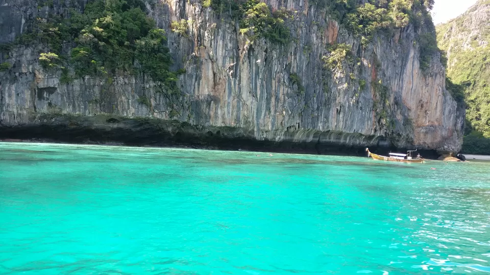 Photo of Loh Samah Bay, Thailand by Pramod Krishna Prasad