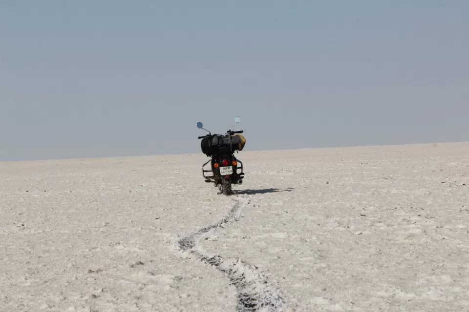 Photo of White Desert/Rann Of Kachchh, Bhuj, Gujarat, India by corporateslave
