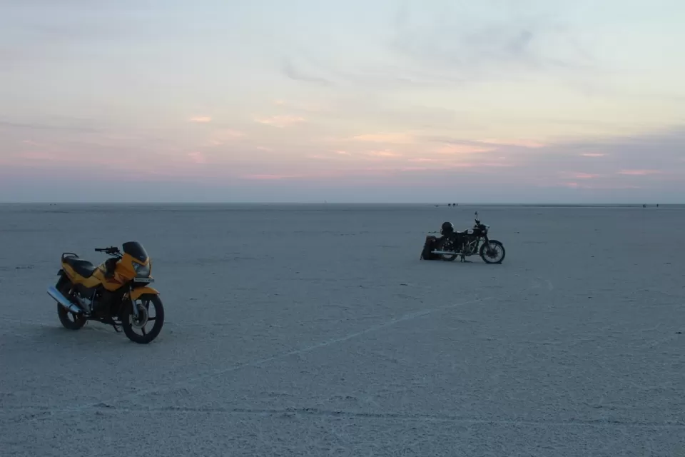 Photo of White Desert/Rann Of Kachchh, Bhuj, Gujarat, India by corporateslave