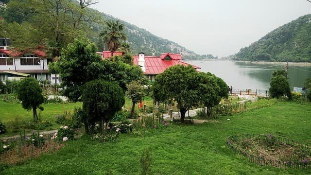 Photo of नैनी झील नैनीताल के दिल में बसी है खूबसूरत नैनी झील। by RAVI ANURAGI