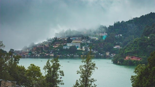 Photo of नैनी झील नैनीताल के दिल में बसी है खूबसूरत नैनी झील। by RAVI ANURAGI