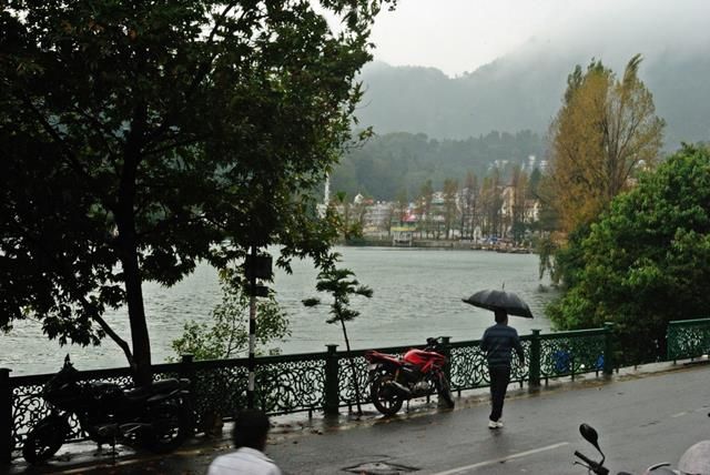 Photo of नैनी झील नैनीताल के दिल में बसी है खूबसूरत नैनी झील। by RAVI ANURAGI