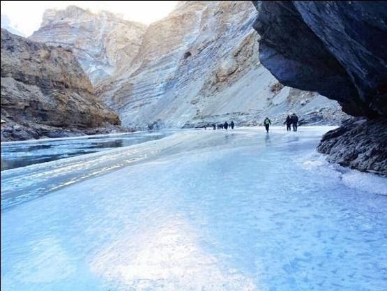Photo of कम खर्च में कैसे पहुंचें लद्दाख? ये है घूमने का सही सीजन by RAVI TRAVELS