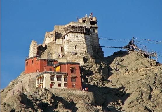 Photo of कम खर्च में कैसे पहुंचें लद्दाख? ये है घूमने का सही सीजन by RAVI TRAVELS