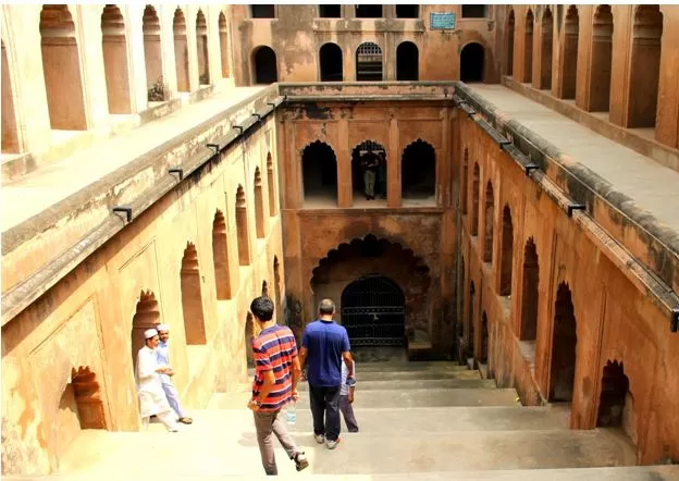 Photo of Shahi Baoli (Royal Stepwell), Machchhi Bhavan, Lucknow, Uttar Pradesh, India by Aahna