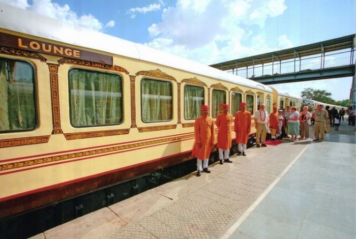Photo of यह हैं भारत की 5 लक्जरी ट्रेन जिनमें यात्रा करना आपको महाराजाओं के होने जैसा महसूस करवाएगा by nomadic_mahendra