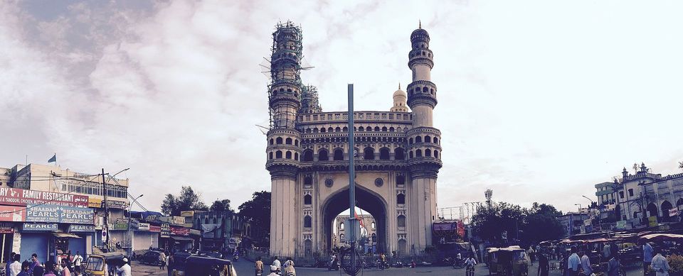 Photo of ইন্দো- ইসলামীয় স্থাপত্য শিল্পরীতির নিদর্শন খুঁজে পেতে পৌঁছে যান হায়দ্রাবাদের চারমিনার by Surjatapa Adak