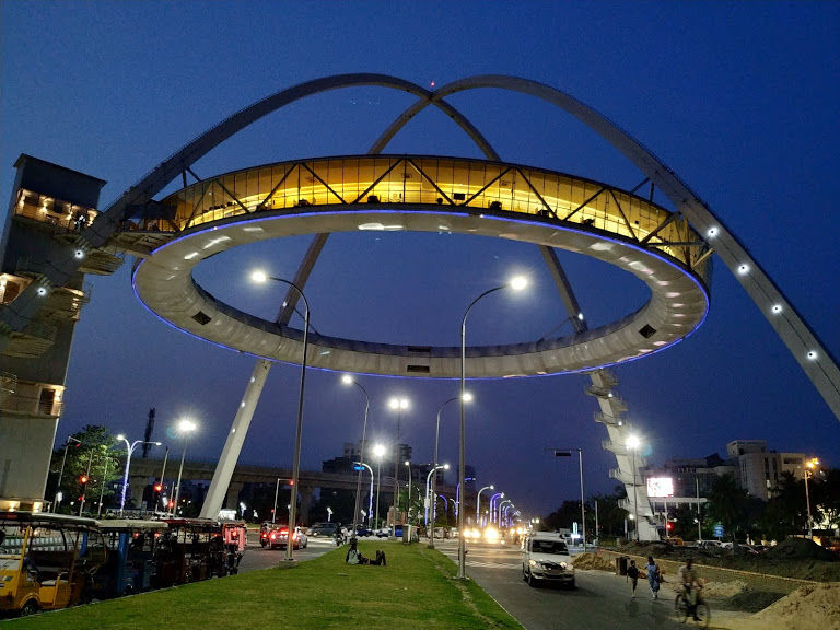 Photo of কলকাতার প্রথম ঝুলন্ত রেস্তরাঁ, মোটামুটি রেঞ্জের মধ্যেই পেয়ে যাবেন বাহারি খাবার... by Surjatapa Adak