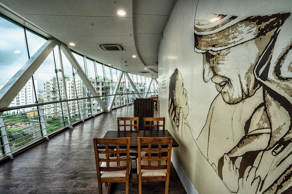 Photo of কলকাতার প্রথম ঝুলন্ত রেস্তরাঁ, মোটামুটি রেঞ্জের মধ্যেই পেয়ে যাবেন বাহারি খাবার... by Surjatapa Adak