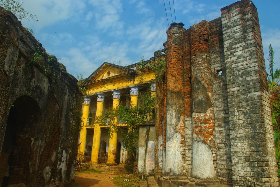 Photo of নাড়াজলে রাজবাড়ির ৬০০ বছরের লুকানো ইতিহাসের সন্ধানে by Surjatapa Adak