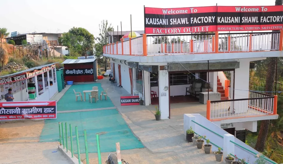 Photo of Kausani Shawl Factory, Pingalkot, Dauni, Uttarakhand, India by Surjatapa Adak