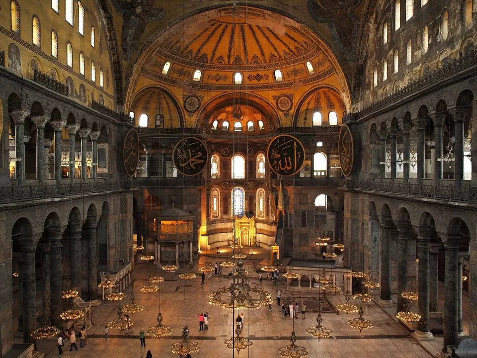 Photo of Sultan Ahmet, Hagia Sophia, Ayasofya Meydanı, Fatih/İstanbul, Turkey by Dream Team Travels