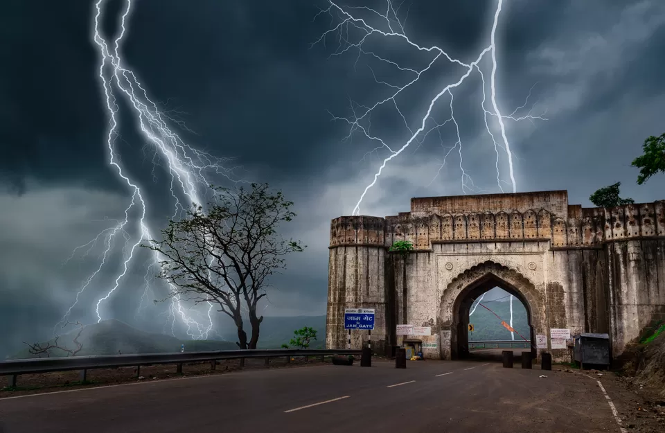 Photo of Jam Gate, Mhow - Mandaleshwar Road, Bhagdara, Madhya Pradesh, India by Kshitish Pandey