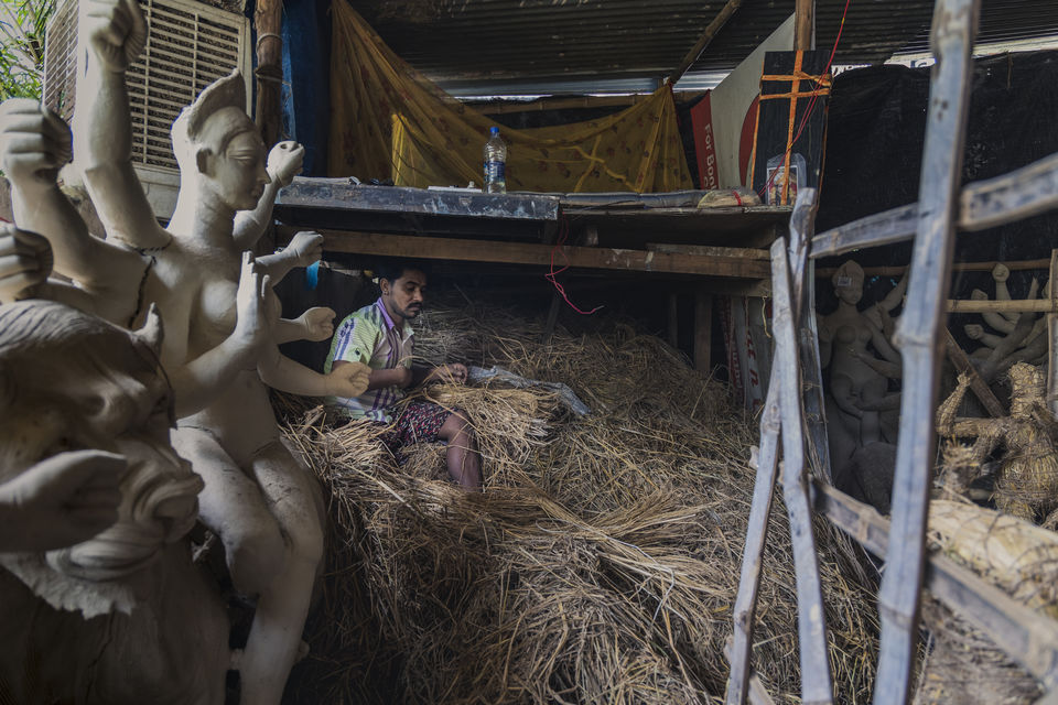 Photo of Photoblog - A Story of Durga Idol Makers , Indore 9/56 by Kshitish Pandey
