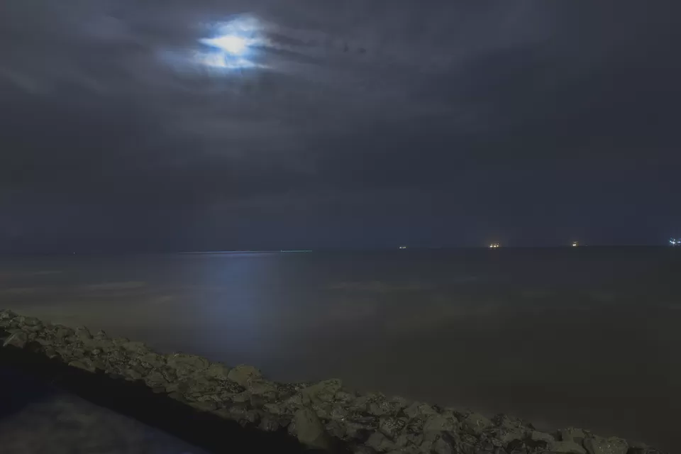 Photo of Marine Drive, Charni Road East, Chowpatty, Girgaon, Mumbai, Maharashtra, India by Kshitish Pandey