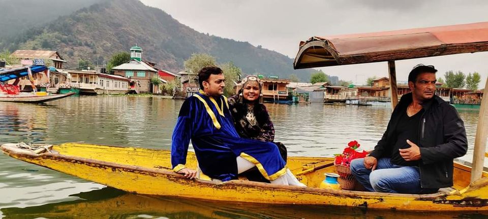 Photo of कश्मीर ,यहाँ की हर इक शै बहुत खूबसूरत है ,हवाएँ भी महकती हैं खुशबू ए केसर से। by Neha Gupta