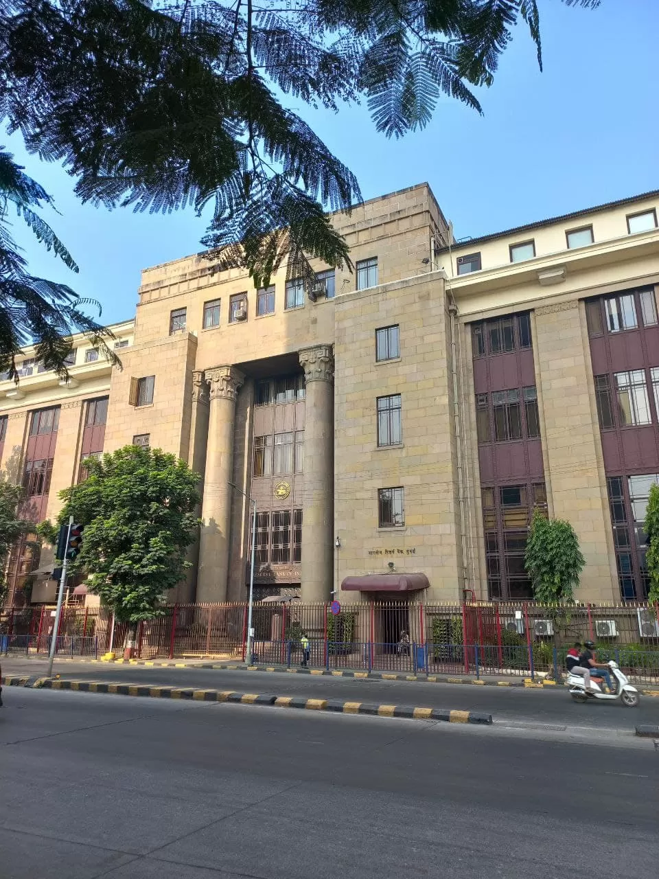 Photo of Reserve Bank of India, Shahid Bhagat Singh Road, Fort, Mumbai, Maharashtra, India by Sarvesh
