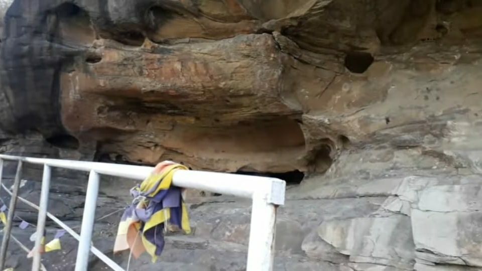 Photo of उत्तर प्रदेश की बौद्ध गुफा की एक दास्तान : खोजकर्ता की मृत्यु उजागर कर गई एक प्राचीन रहस्य by Walia Sachin