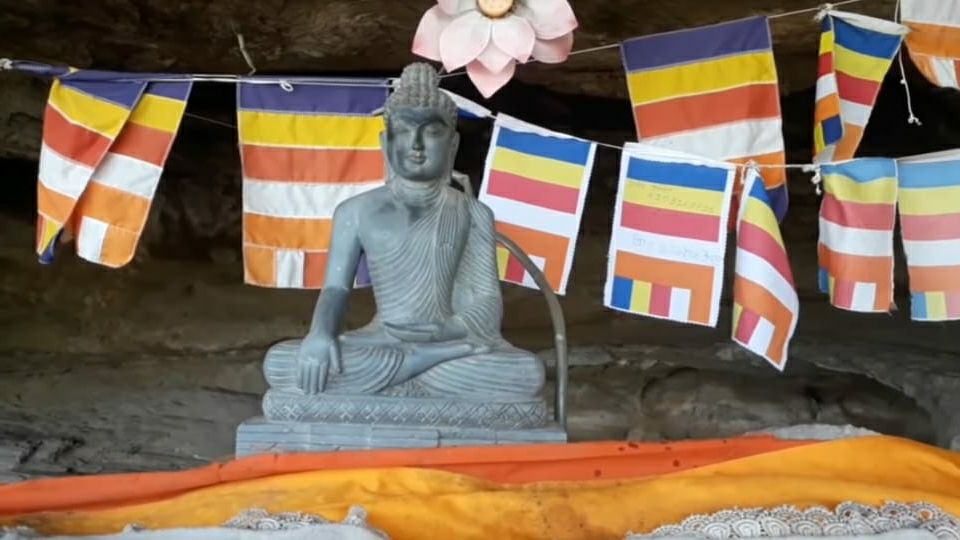 Photo of उत्तर प्रदेश की बौद्ध गुफा की एक दास्तान : खोजकर्ता की मृत्यु उजागर कर गई एक प्राचीन रहस्य by Walia Sachin