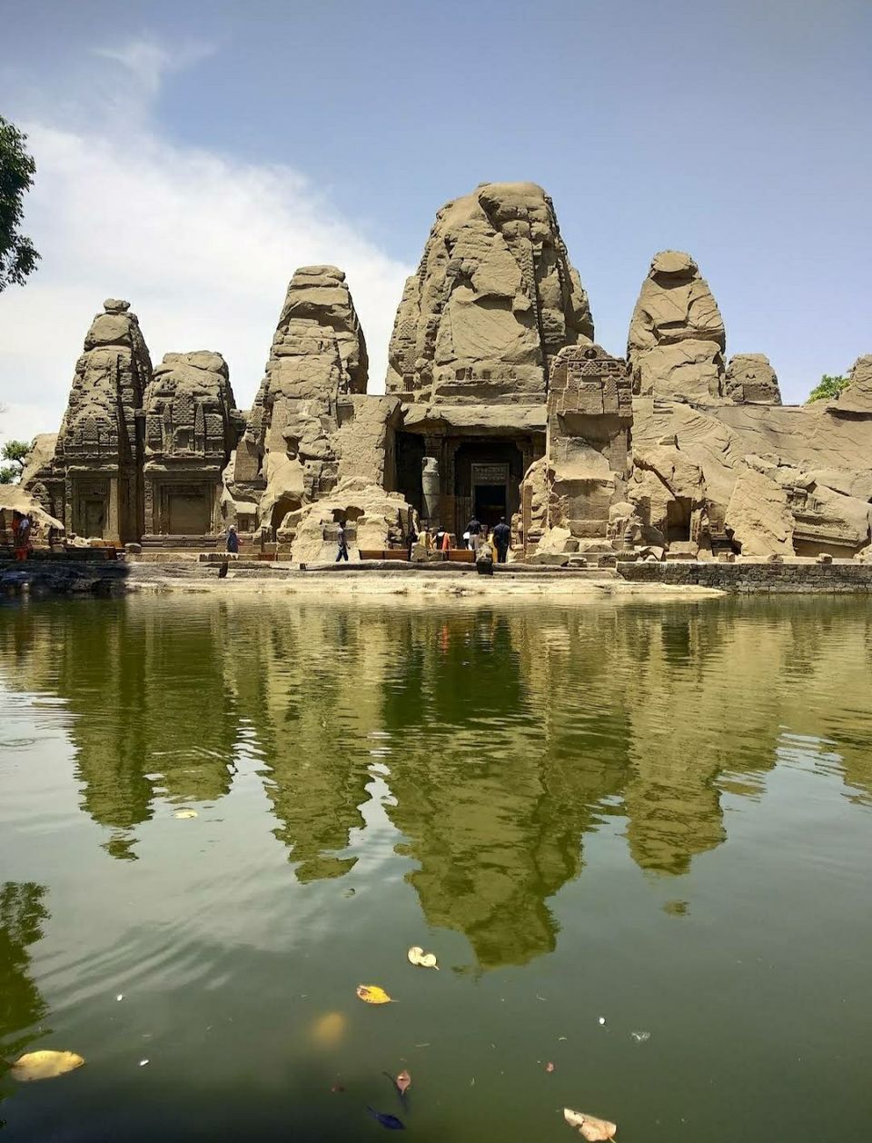Photo of प्राचीन इतिहास की एक अलग झलक पेश करता हैं पांडवों द्वारा यह अर्धनिर्मित मसरूर मंदिर। by Sachin kumar