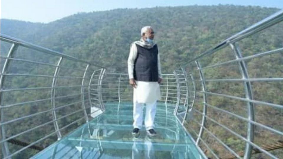 Photo of अब चीन और अमेरिका नहीं, बल्कि बिहार में बने ग्लास ब्रिज से, स्काई वॉक और वादियों का लें हसीन नज़ारा। by Walia Sachin